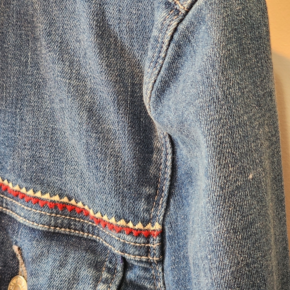 Levis Womens Jean Jacket Size L Denim Trucker Aztec Embroidered Western EUC - Picture 6 of 11